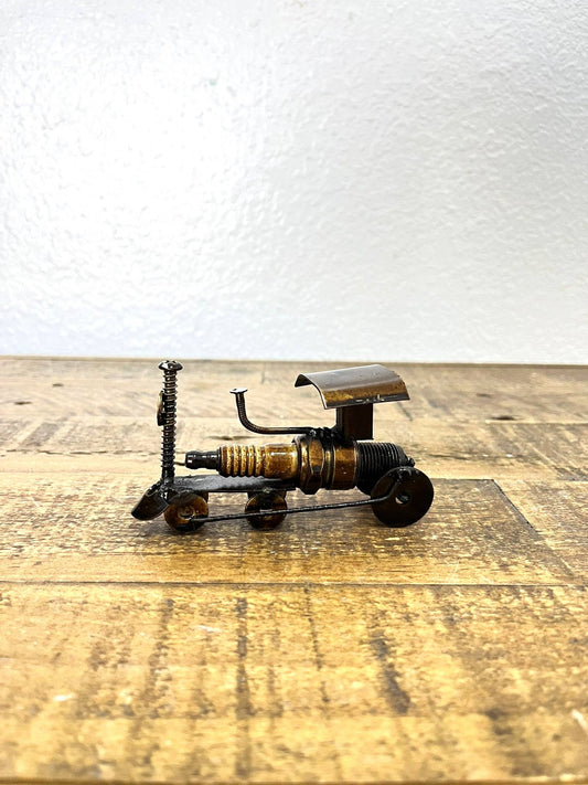 Sparkplug Art, Train - G-8